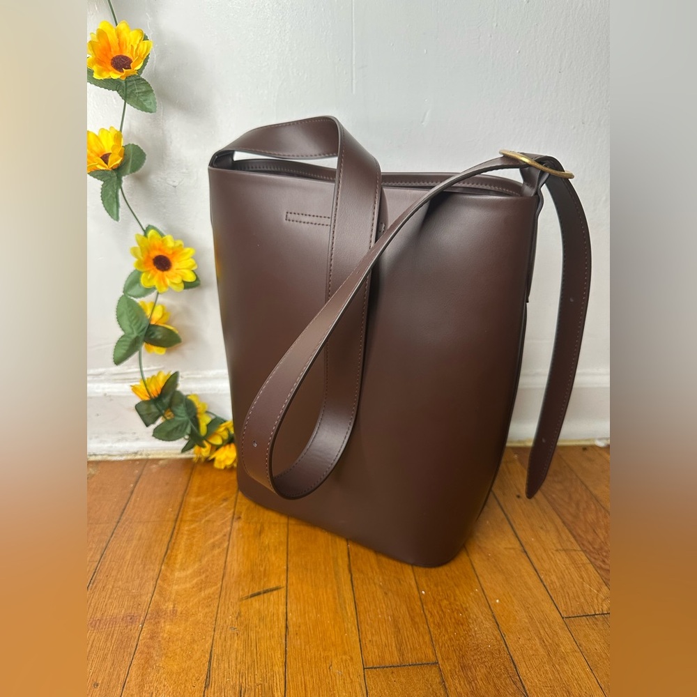 Women’s Brown Leather Shoulder Tote Bag – Minimalist Everyday Handbag
